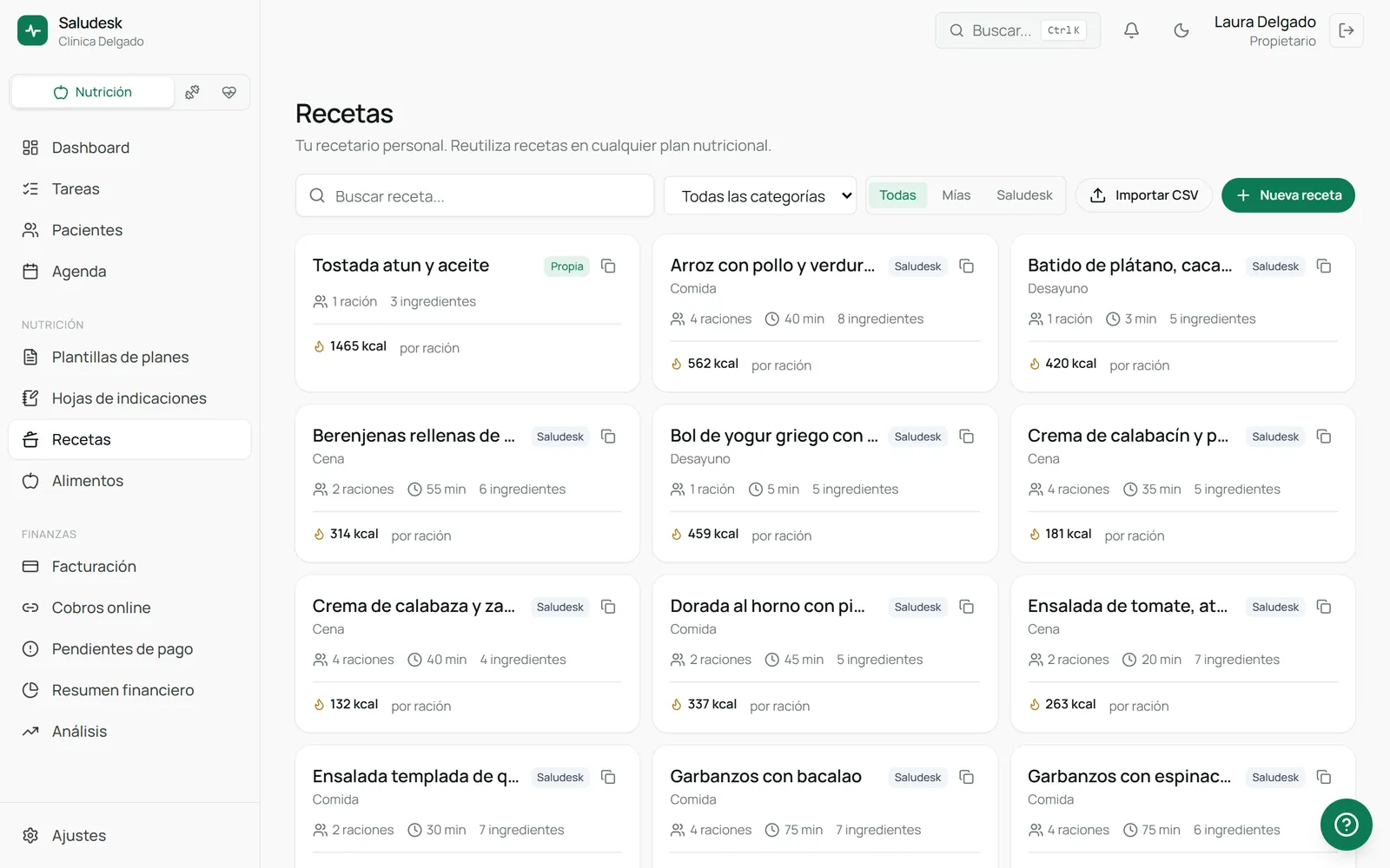 Recetario de Saludesk con tarjetas de recetas propias y de Saludesk: raciones, minutos, número de ingredientes y kcal por ración
